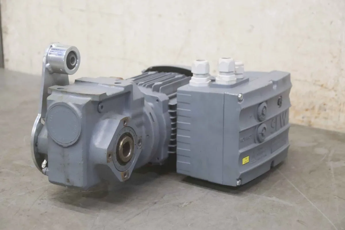 SEW-Eurodrive SA37 DRS71S4/MM07 MM07D-503-00 Getriebemotor 0,55/0,055 kW 596 - 123 U/min