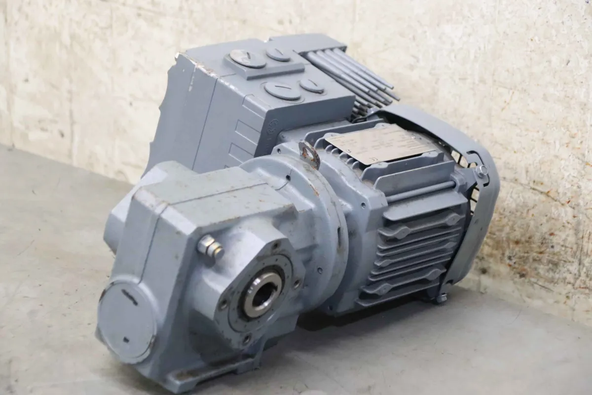 SEW-Eurodrive SA37 DRS71S4/MM07 MM07D-503-00 Getriebemotor 0,55/0,055 kW 596 - 123 U/min