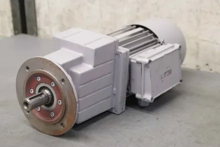 Lenze GS TO5-2 M VCK 080.32BR08S Getriebemotor 0,55 kW 55 U/min – RESALE