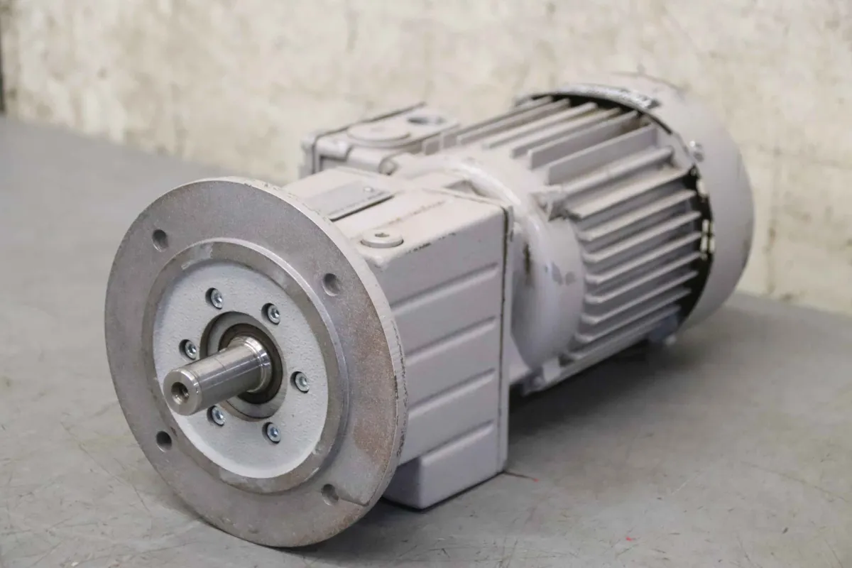 Lenze GS TO5-2 M VCK 080.32BR08S Getriebemotor 0,37 kW 44 U/min