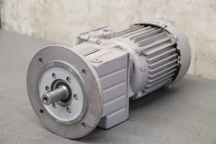 Lenze GS TO5-2 M VCK 080.32BR08S Getriebemotor 0,37 kW 44 U/min – RESALE