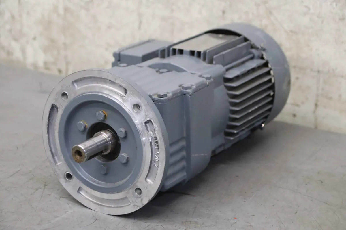 SEW-Eurodrive RF17 DT71D4 Getriebemotor 0,37 kW 55 U/min