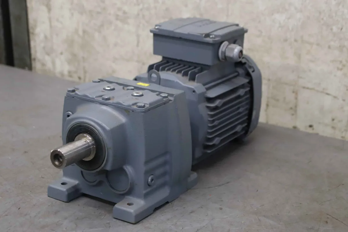 SEW-Eurodrive R37 DRSS0S4/Z Getriebemotor 0,75 kW 43 U/min