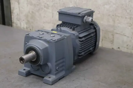 Sew-Eurodrive R37 DRSS0S4/Z Getriebemotor 0,75 kW 43 U/min – RESALE