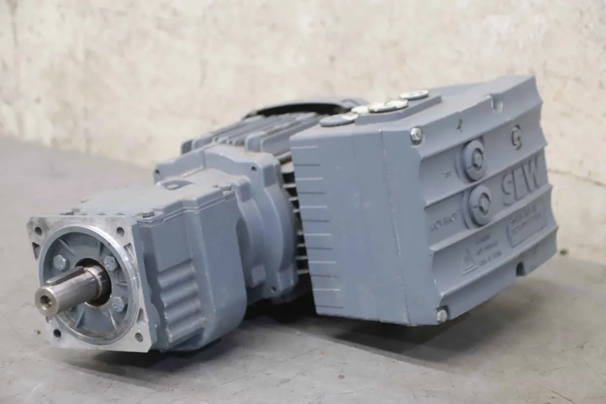 SEW-Eurodrive RF07 DRS71S4/MM03 MM07D-503-00 Getriebemotor 0,37/0,074 kW 25 - 280 U/min