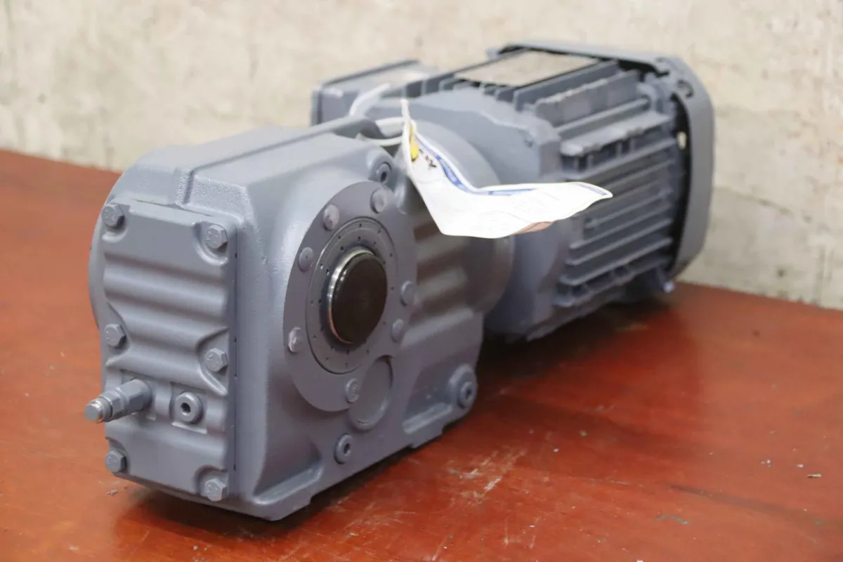 SEW-Eurodrive KA37 DRN80M4/RS/TF/AL Getriebemotor 0,55 kW 24 U/min