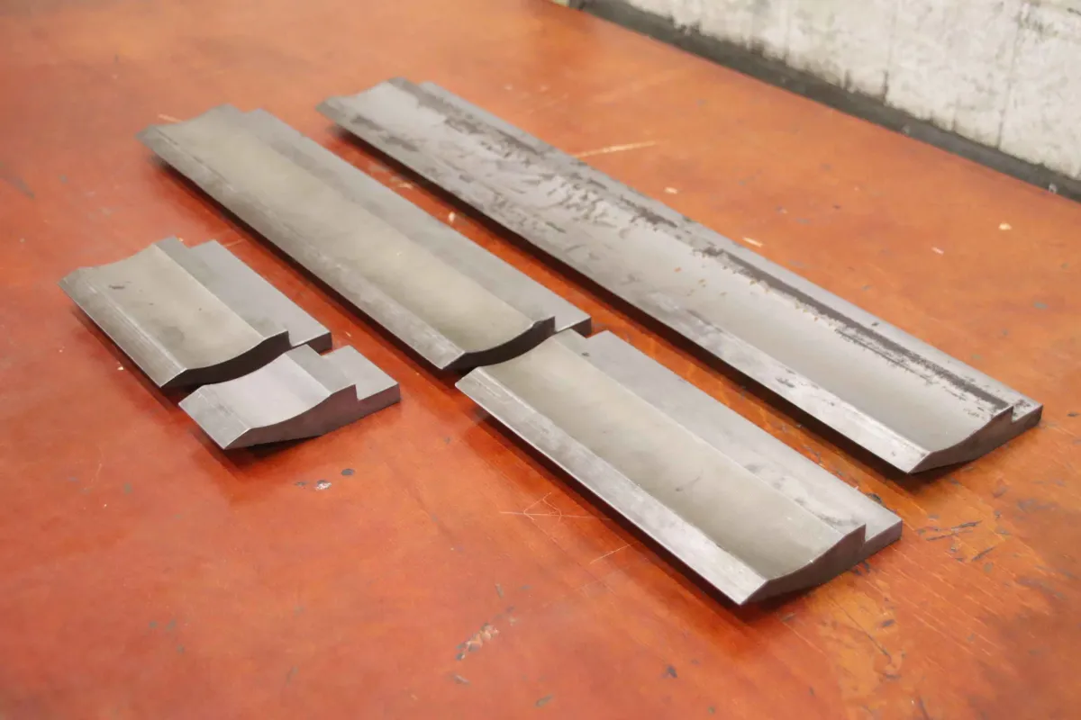 26 x 120 mm 35° Abkantwerkzeug geteilt 1615 mm