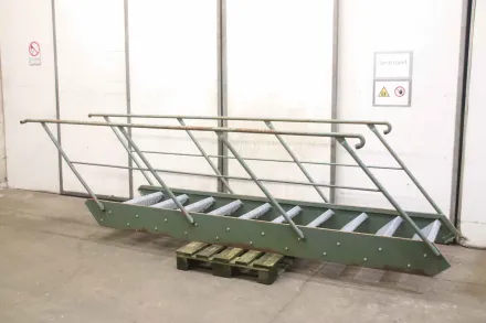 Stahl Höhe 2140 mm Geländer beidseitig Stahltreppe – RESALE