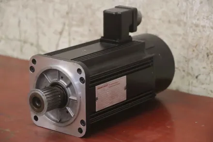 Indramat MAC 071B-O-PS-2-C/095-A-O/ Servomotor – RESALE