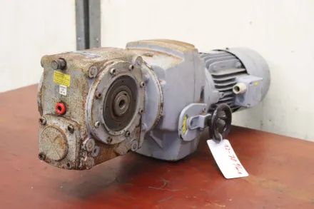 Stöber Loher R47/VW3 ABCA-100LB-04C regelbarer Getriebemotor 2,2 kW 12-70 U/min – RESALE