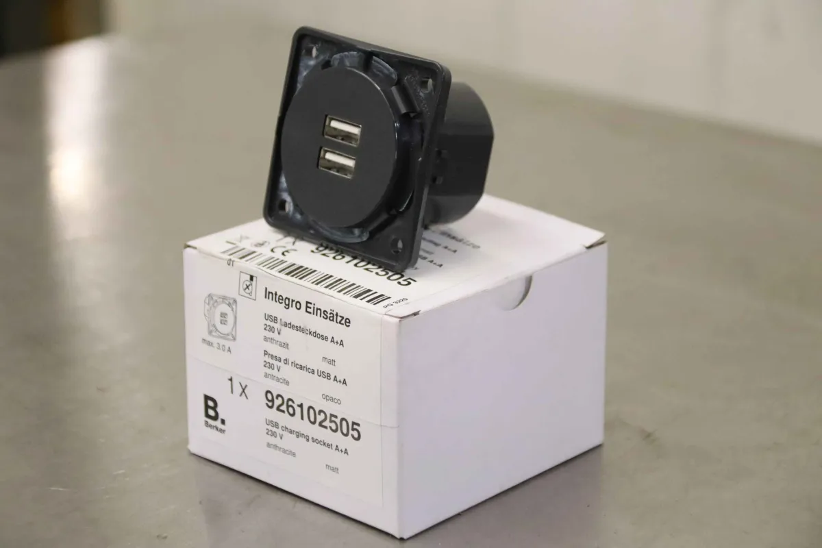 Berker 926102505 ZR3722 USB-Ladesteckdose
