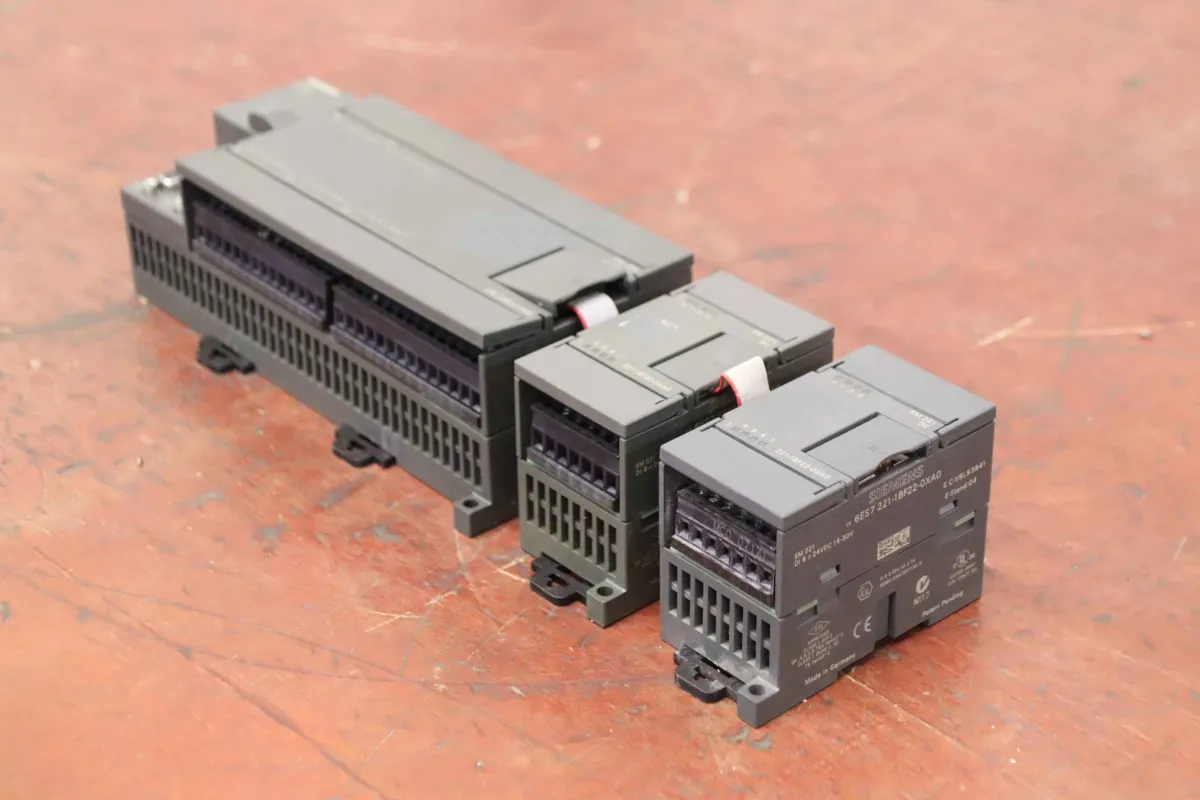 Siemens 6ES7 216-2AD22-0XB0 6ES 221-1BF22-0XA0 Kompakgerät