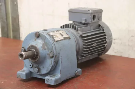 Sew-Eurodrive R40A   (R40)DFT80K4 Getriebemotor 0,75 kW 299 U/min – RESALE