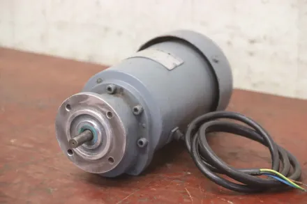 Bauer DO 42 F 04/141 Getriebemotor 0,11 kW 250 U/min – RESALE