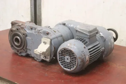 Nord 3380A-R150U-90L/40 regelbarer Getriebemotor 2,2 kW 277-43 U/min – RESALE