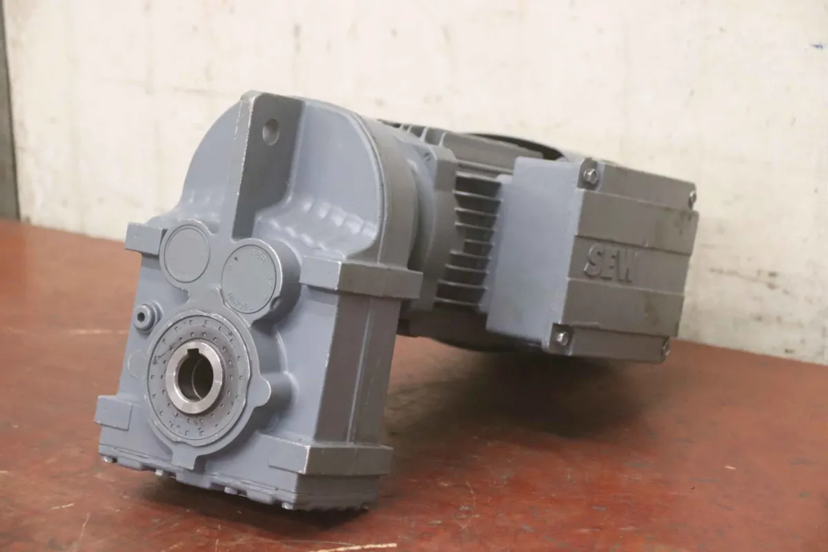 SEW-Eurodrive FA27/II2GD EDRS71M4BE1/3D/KCC/TF/AL Getriebemotor 0,37 kW 27 U/min