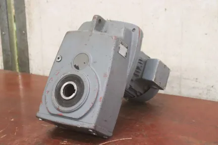 Nord SK 2282A-80 L/4 SK 80 L/4 Getriebemotor 0,75 kW 100 U/min – RESALE