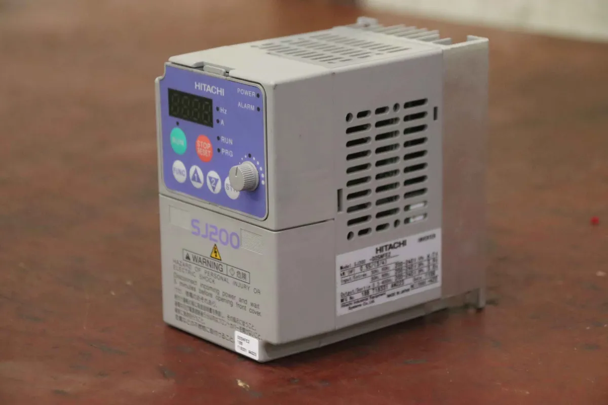 Hitachi SJ200-005NFE2 Frequenzumrichter 0,55 kW