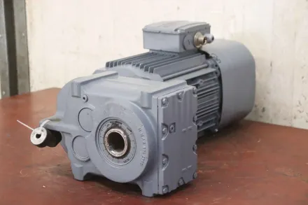 Sew-Eurodrive FA57/G DRE132S4BE5/TF Getriebemotor 4 kW 189 U/min – RESALE