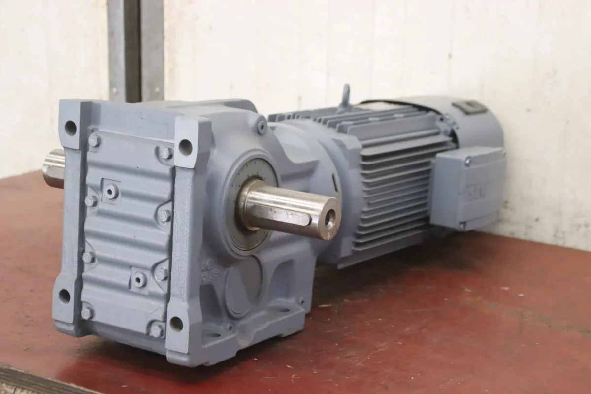 SEW-Eurodrive K77 DRE132MC4BE11/TF Getriebemotor 7,5 kW 203 U/min