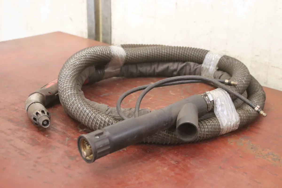 4,35 m wassergekühlt MIG/MAG hose package with welding fume extraction