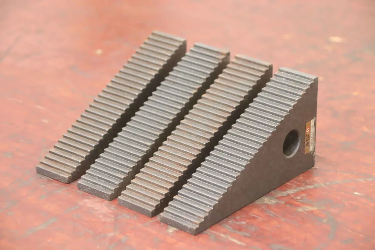 AMF Breite 30 mm Stufenblock Spannunterlage 4 Stück