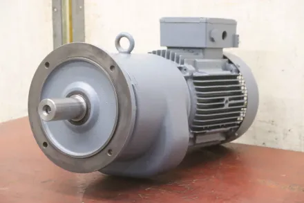 Sew Vector DFV 132M-4 Getriebemotor 7,5 kW 27 U/min – RESALE