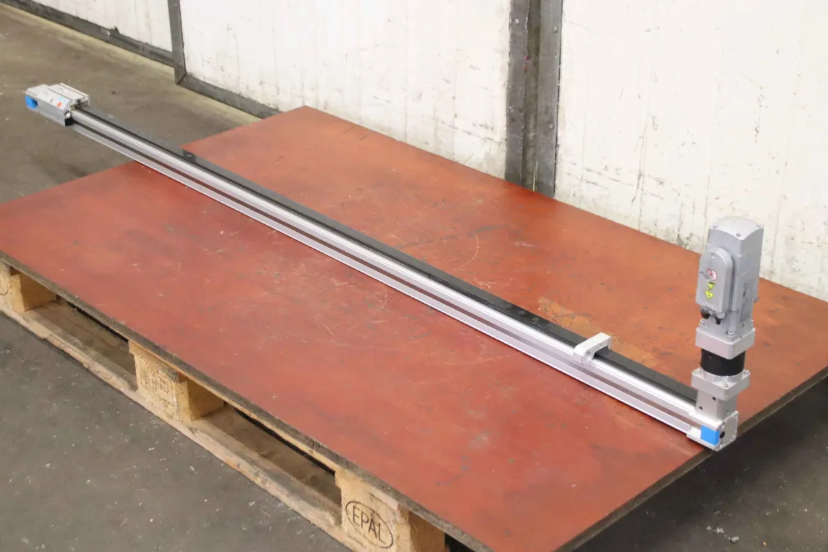 Festo DGE-25-1500-ZR-LK-RH-KF-GK EMMS-AS-55-M-LS-TM Linearantrieb Hublänge 1500 mm