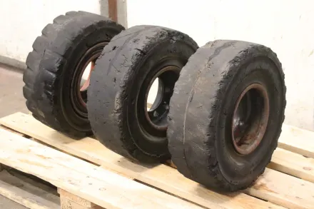 Vorwerk Rota 18x7-8 Felge 4.33 R-8 532/272-1 Vollgummi Reifen 3 Stück – RESALE