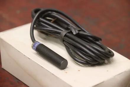 Telemecanique XS4P12MA230 Induktiver Sensor Näherungsschalter – RESALE