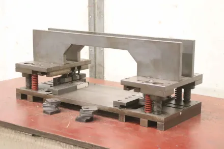 800/315/H320 mm 4 Säulen Stanzwerkzeug – RESALE