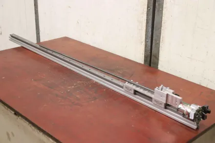 Igus Achterberg DryLin T Toolbase AK Linearantrieb Hublänge 980 mm – RESALE