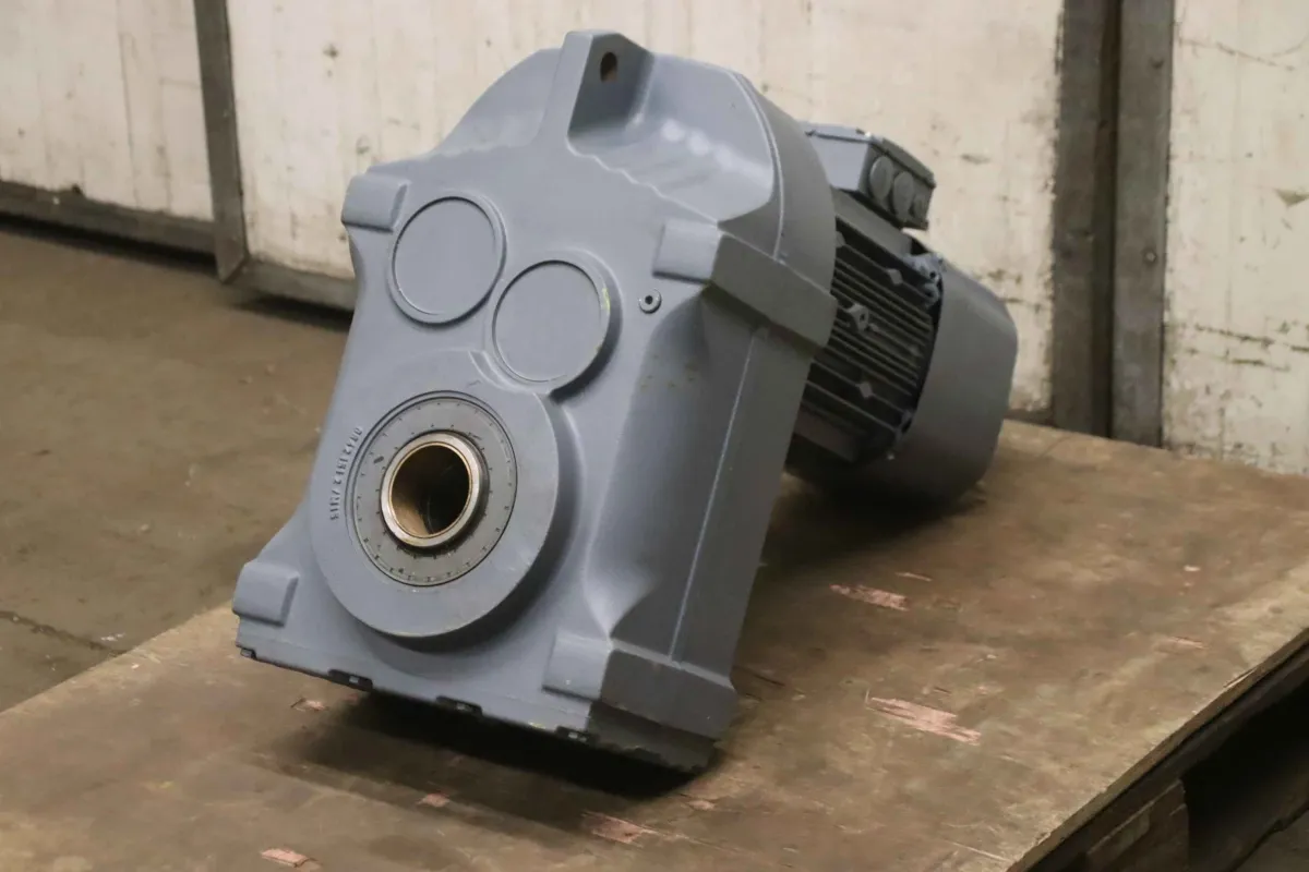 SEW-Eurodrive FH87/G DRS132S4BE5HF/TF Getriebemotor 5,5 kW 68 U/min