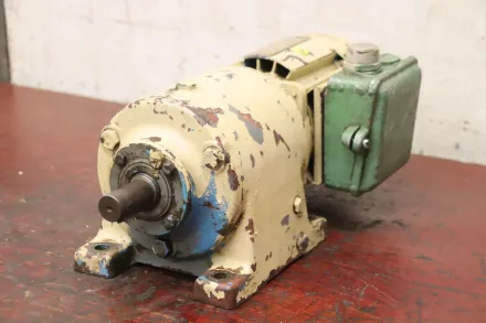 Sew R53 D 22/4 Getriebemotor 0,37 kW 40 U/min – RESALE