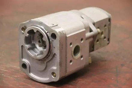 Salami 2PB4,5S-B03B2 Doppelte Hydraulikpumpe – RESALE