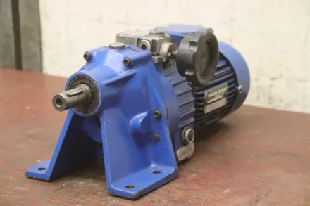 Motovario Em TKR / 5 MA 71 b4 regelbarer Getriebemotor 0,37 kW 40 - 200 U/min – RESALE