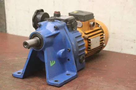 Motovario Ansaldo TKR / 5 A1C0712C regelbarer Getriebemotor 0,37 kW 40 - 210 U/min – RESALE
