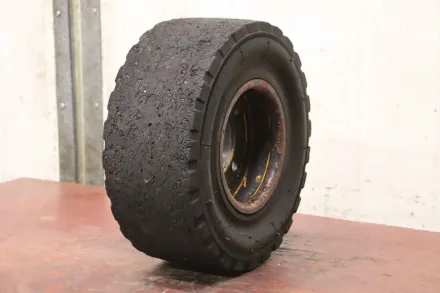 Rigdon SE 90 16x6-8 33R-8 Vollgummi Reifen – RESALE