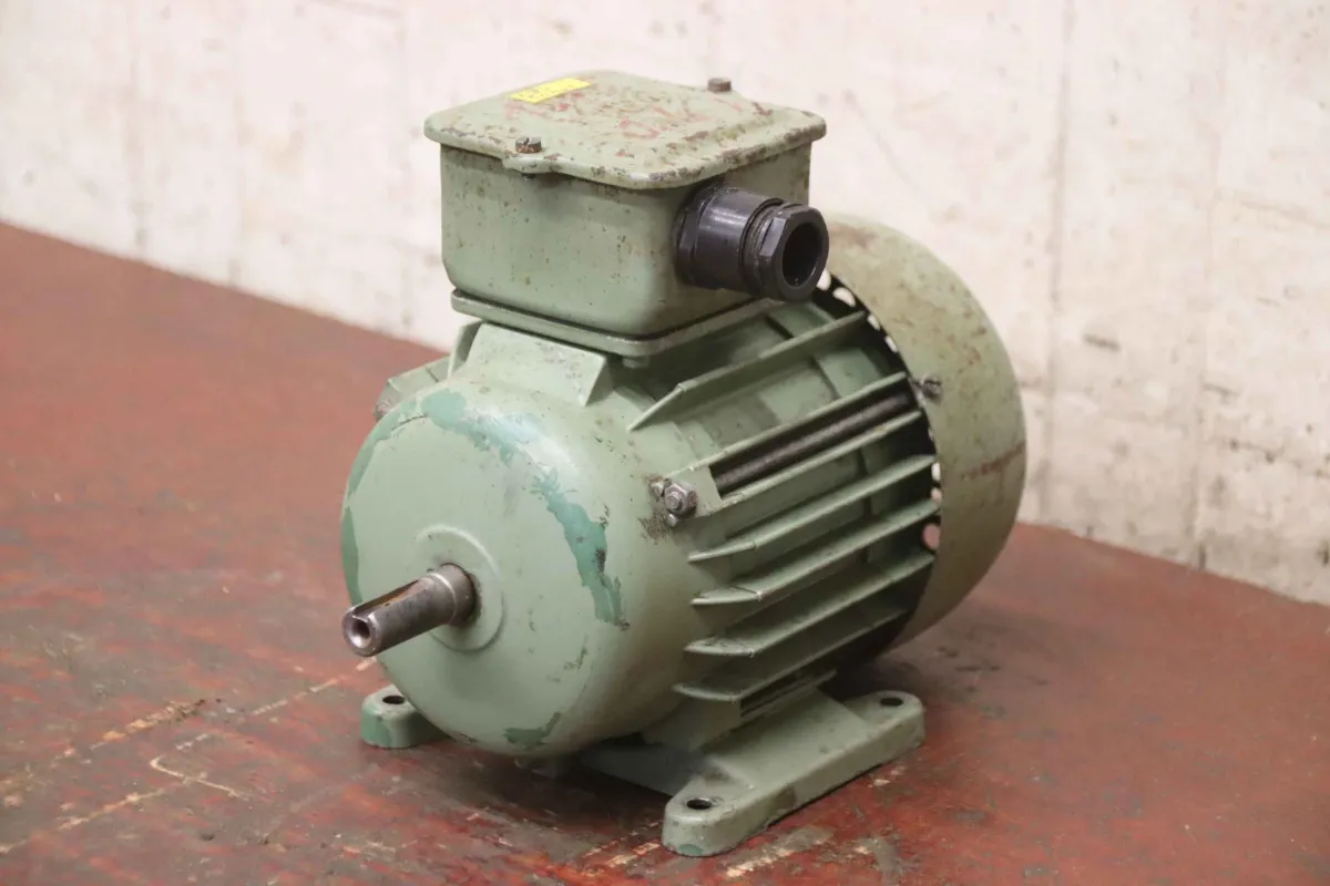 VEM KD 71.2/4 Elektromotor 0,4 kW 1375 U/min