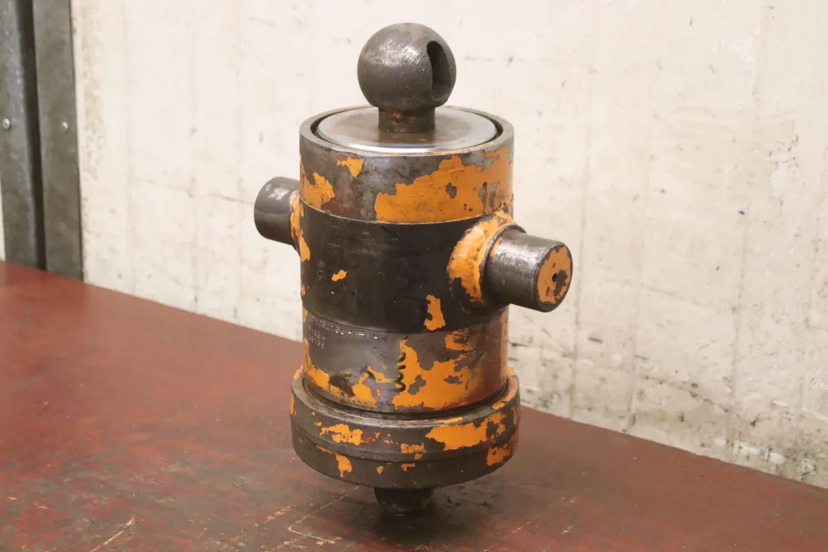 ED 128L130 HK-KHV Hub 130 mm Hydraulikzylinder
