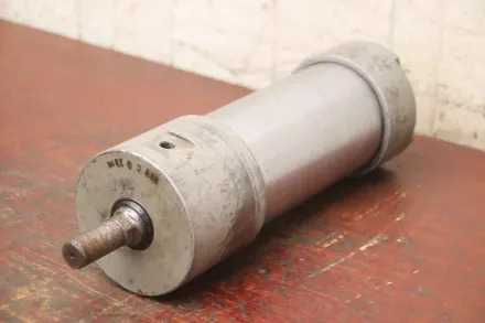 171 C O 33M Hub 220 mm Hydraulikzylinder – RESALE