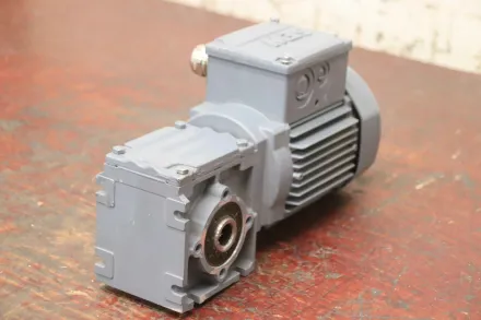 Sew-Eurodrive WA10/TDT56M4 Getriebemotor 0,09 kW 22 U/min – RESALE