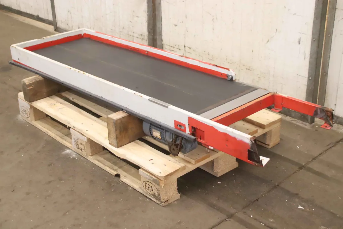 1375 x 440 mm Förderband 9 m/min