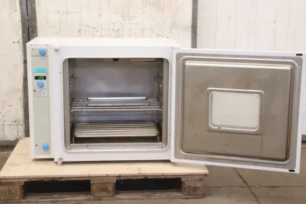 Heraeus T 6120  100 Liter Trockenofen 2,2 kW 300 °C – RESALE