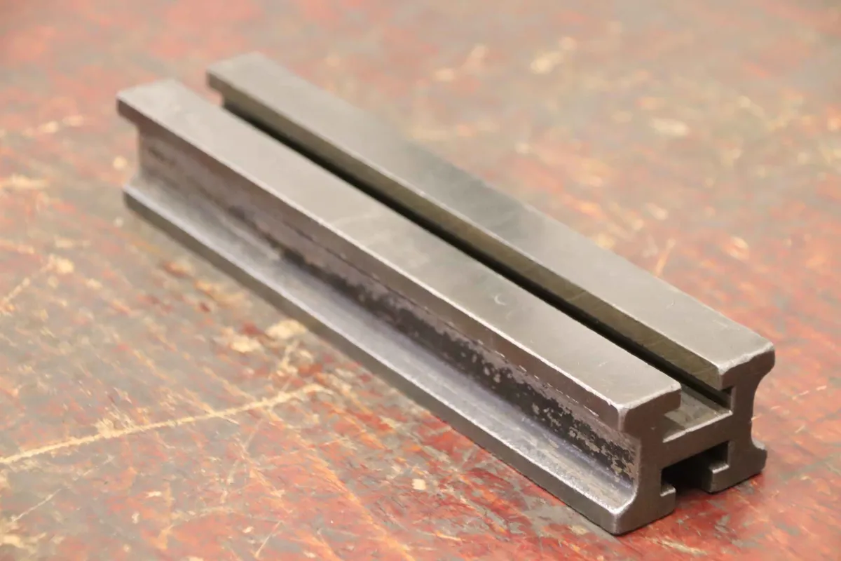 Guss 250/56/H41 mm Führungsschiene
