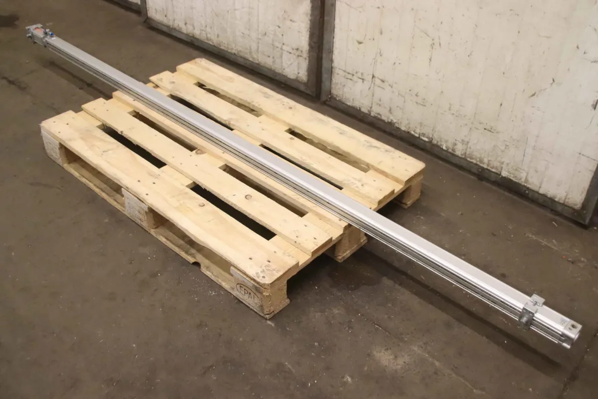 Festo DNCKE-40-2380-PPV-A-S Pneumatikzylinder