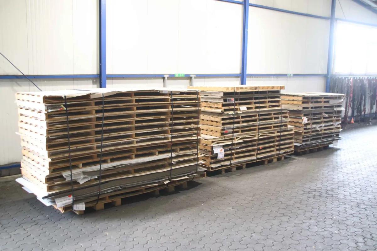 Resopal HPL Dicke 1/1,4 mm verschiedene Größen HPL Kunststoffplatten 37 Paletten 6710 kg