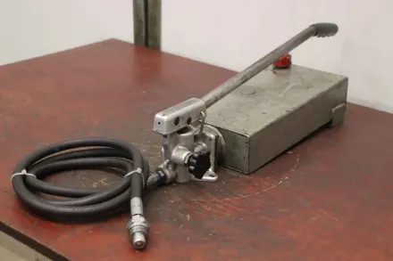 Lukas ZPH 10/18 Handhydraulikpumpe  500 bar – RESALE