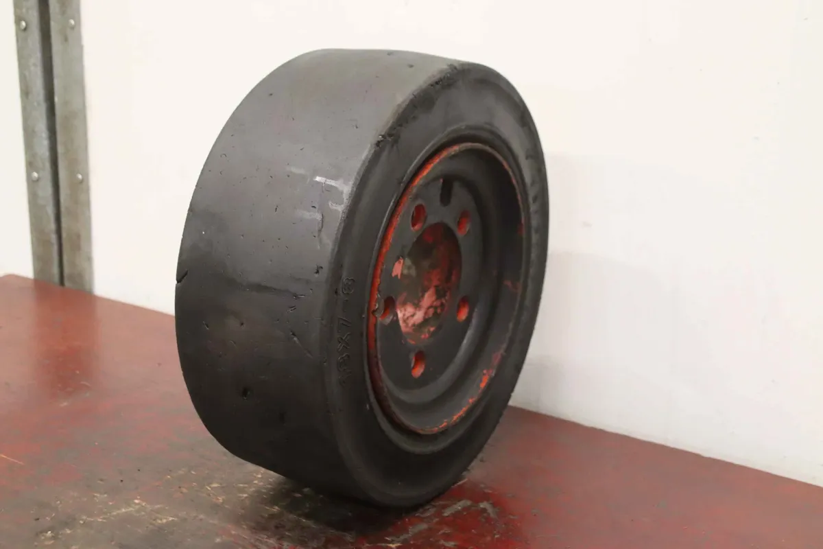 Bergougnan 18x7-8 Solid rubber tires 2 pieces