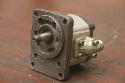 Bosch 0 510 425 009 Hydraulikpumpe – RESALE